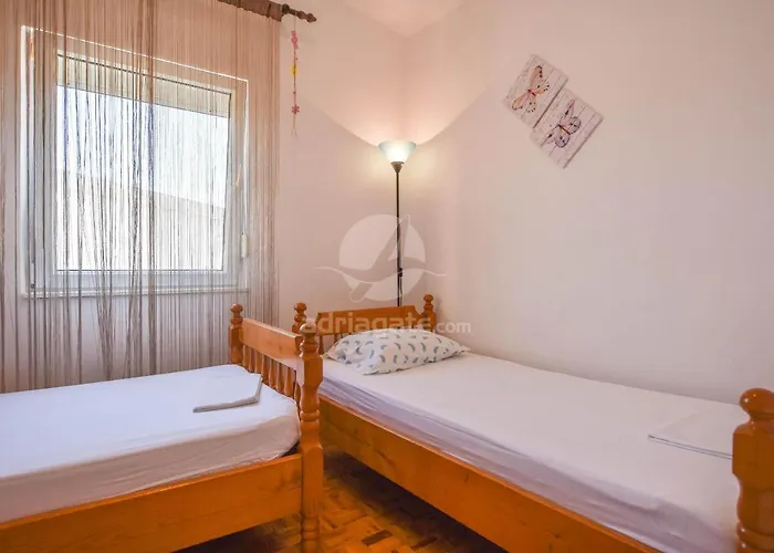 Apartment Clair Pag Town