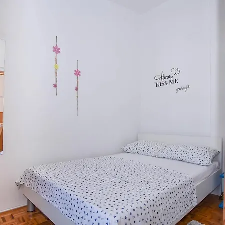 Clair Apartment *